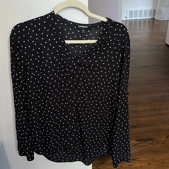 Express shirt, button details no pockets - Picture 1 of 3